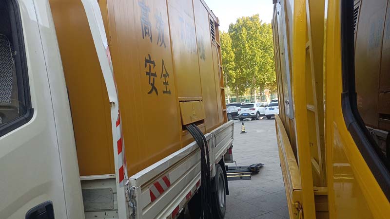 海伦如何判断柴油发电机组和UPS电源的切换时间是否符合要求？