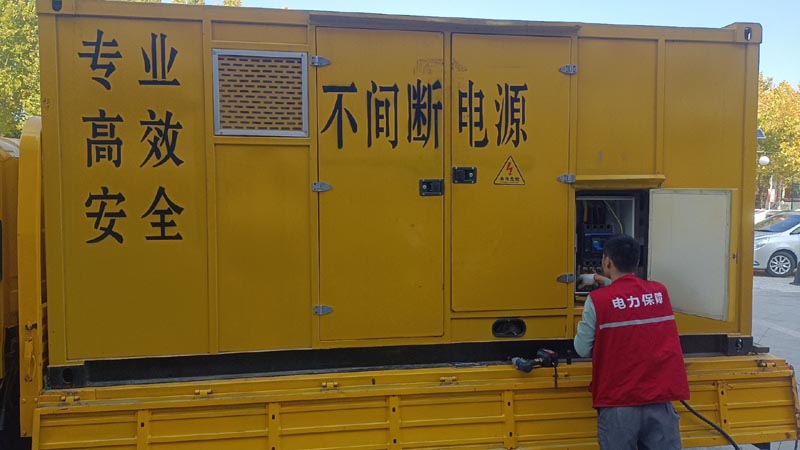 海伦柴油发电机组和UPS电源配合使用时，如何避免切换过程中的电力中断？